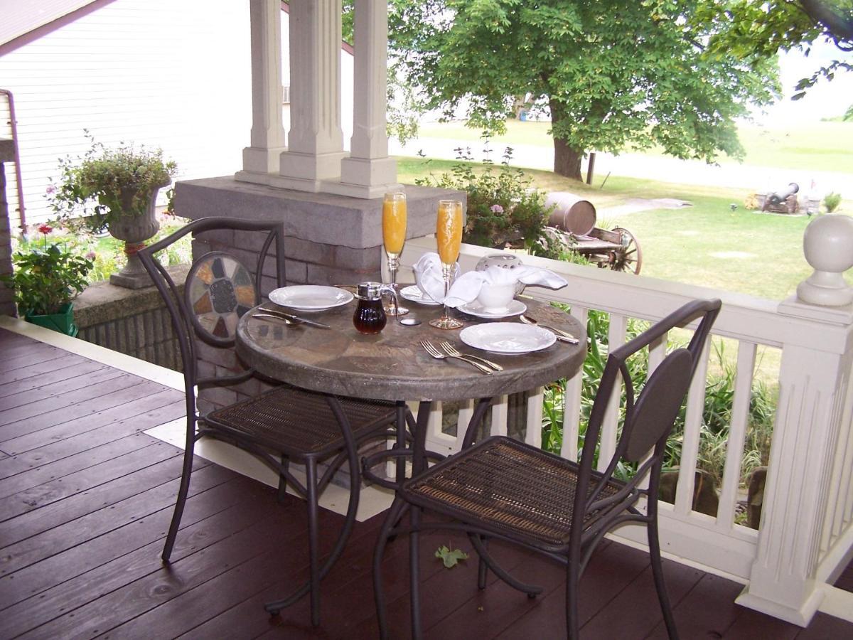 Creighton Manor Inn Bed&Breakfast Orillia Exterior foto