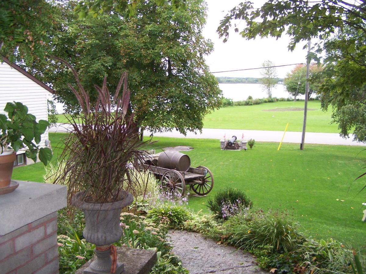 Creighton Manor Inn Bed&Breakfast Orillia Exterior foto