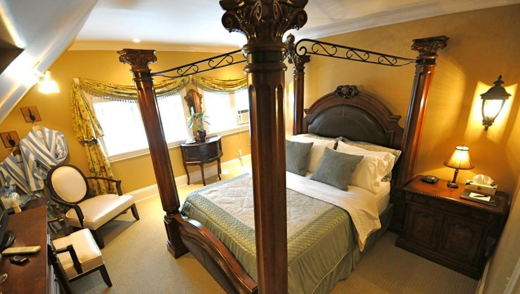 Creighton Manor Inn Bed&Breakfast Orillia Exterior foto